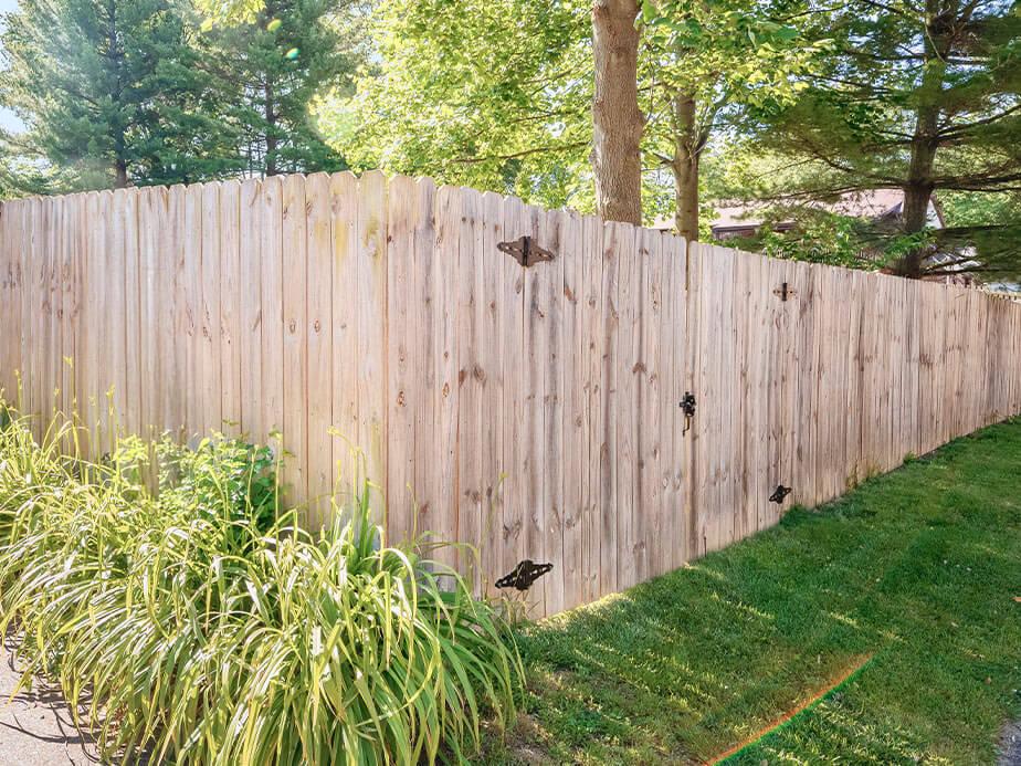 Creve Coeur Missouri wood privacy fencing